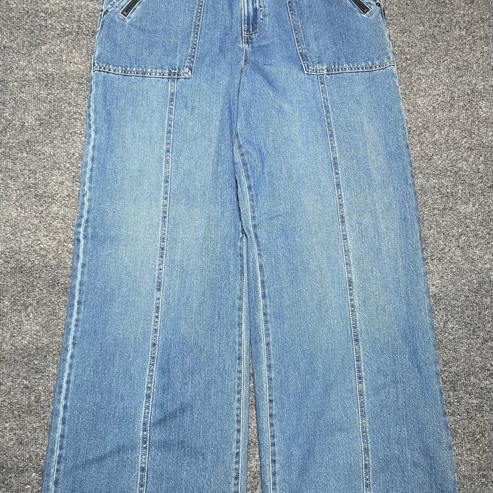 DKNY Jeans Women's 32/14 Zipper-Pocket Wide-Leg Jeans in the Delaware wash